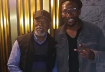 Jabulani Mthobeni explains his Career as an Actor!! Veteran-Actor-John-Kani-posing-for-a-picture-with-Jabulani-Mthombeni-from-Carletonville.jpg